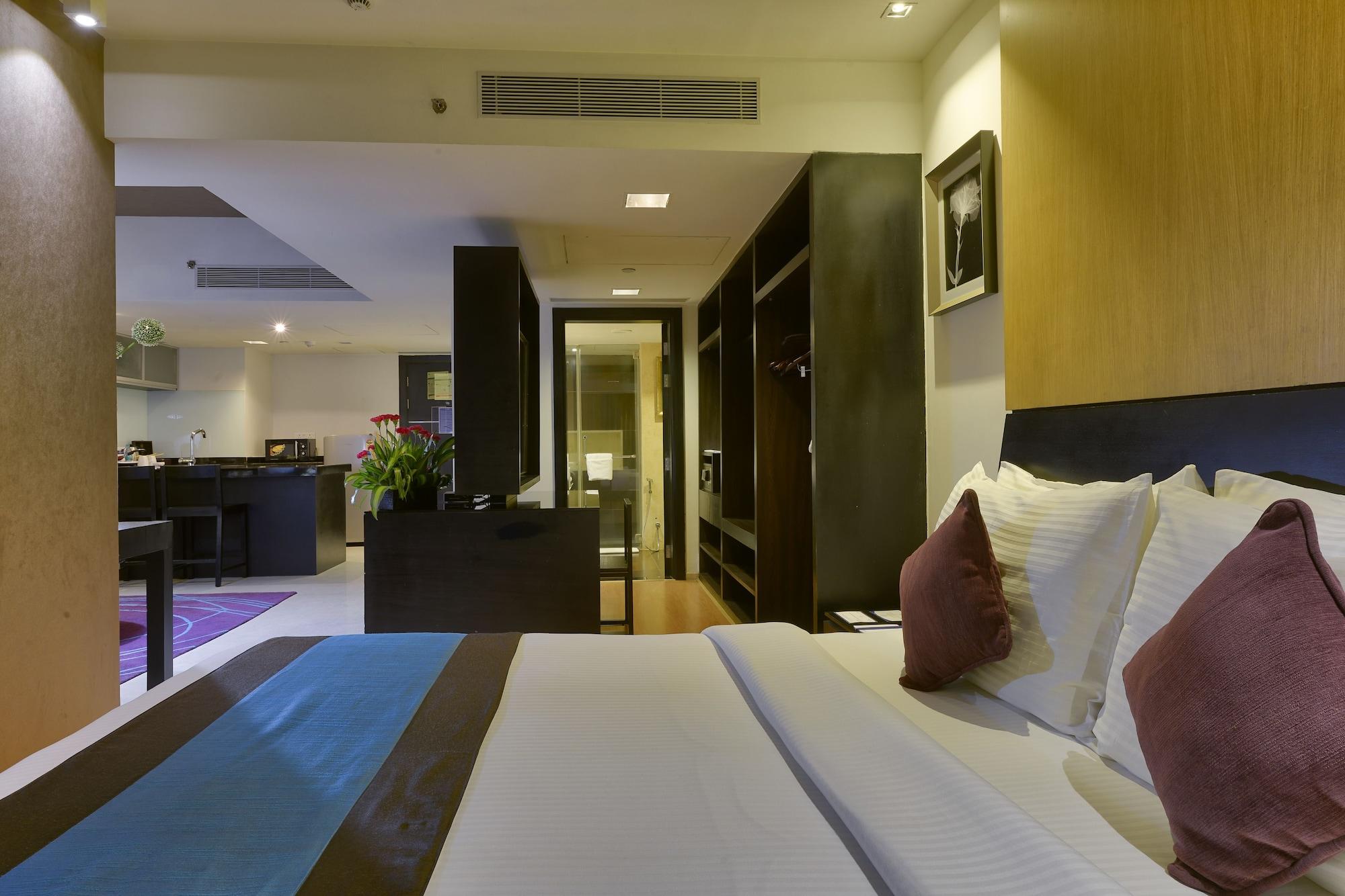 Davanam Sarovar Portico Suites Bangalore Bagian luar foto