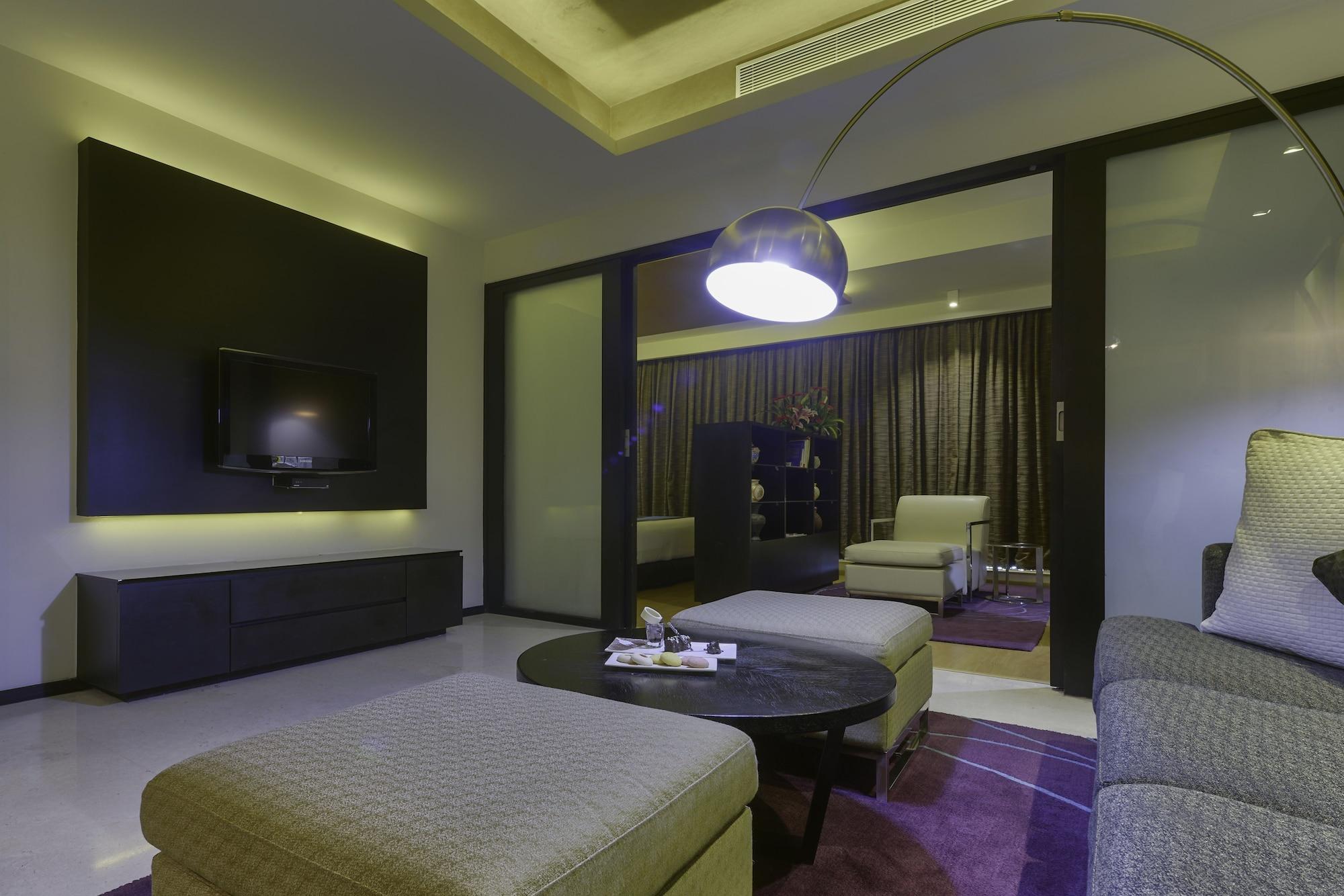 Davanam Sarovar Portico Suites Bangalore Bagian luar foto