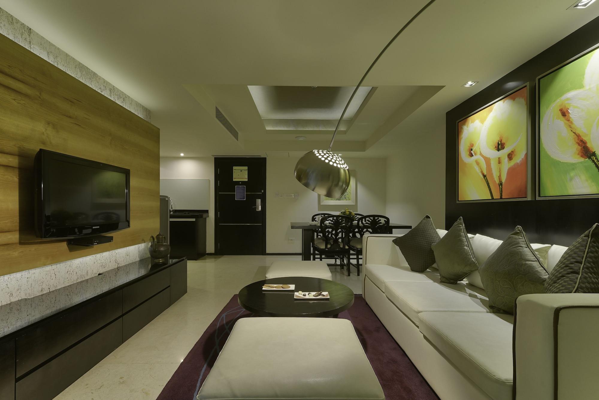 Davanam Sarovar Portico Suites Bangalore Bagian luar foto