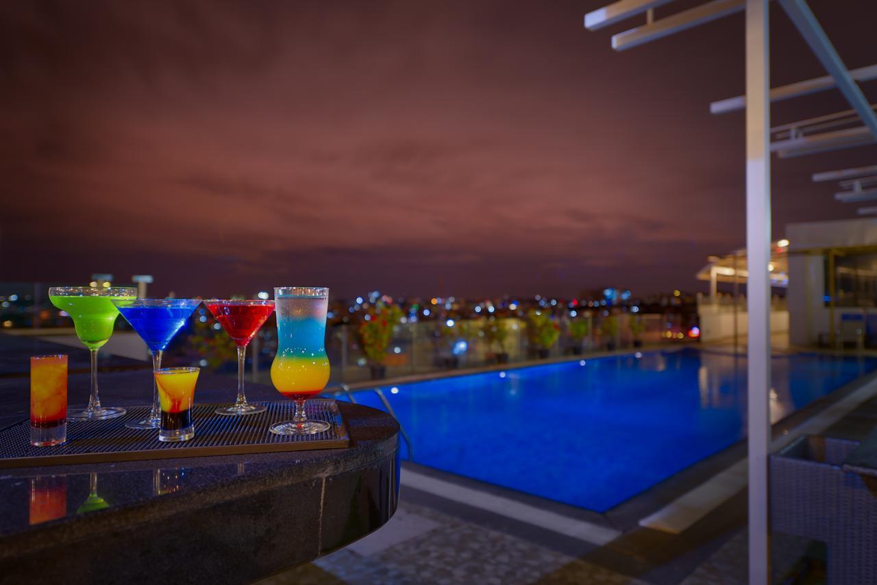 Davanam Sarovar Portico Suites Bangalore Bagian luar foto