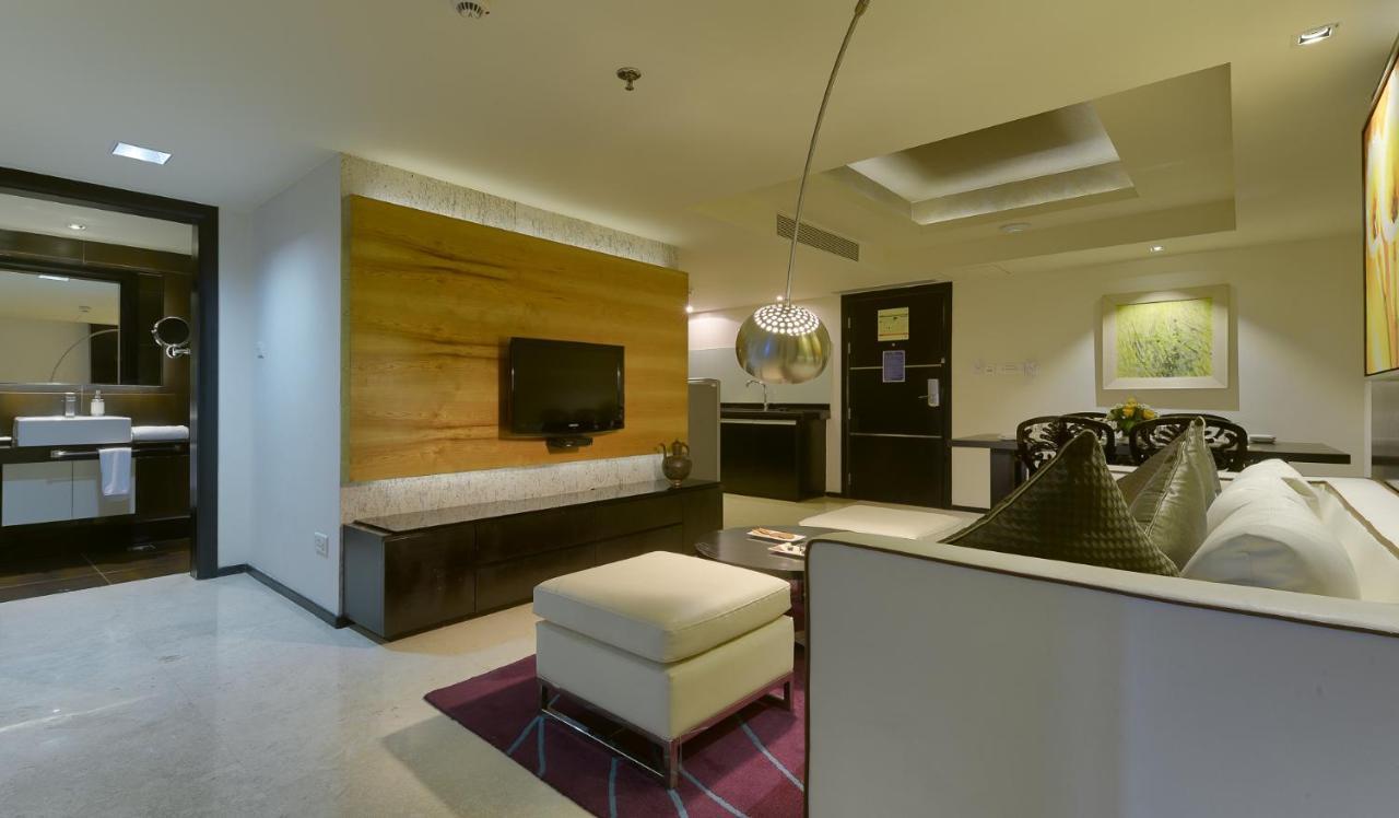 Davanam Sarovar Portico Suites Bangalore Bagian luar foto