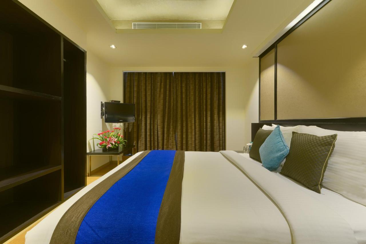 Davanam Sarovar Portico Suites Bangalore Bagian luar foto