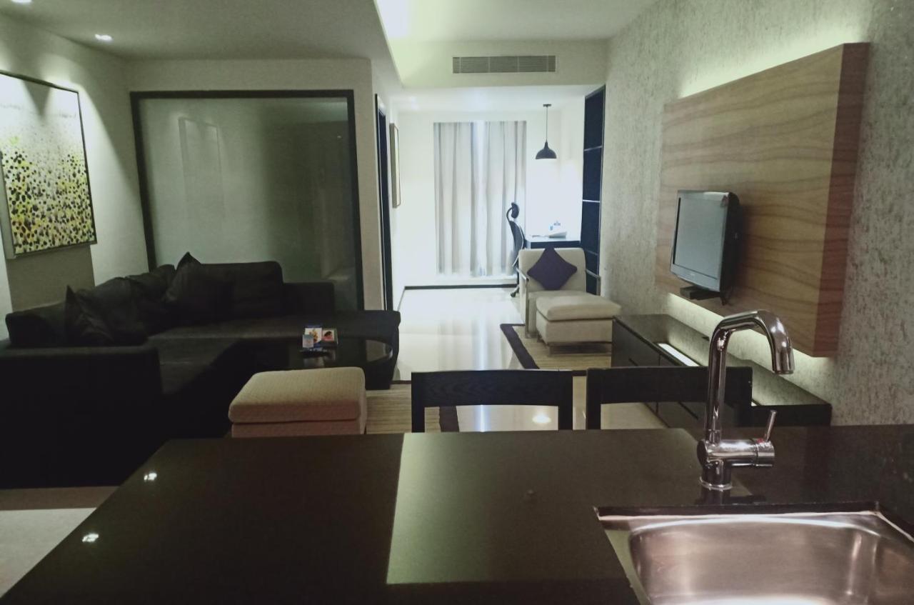 Davanam Sarovar Portico Suites Bangalore Bagian luar foto
